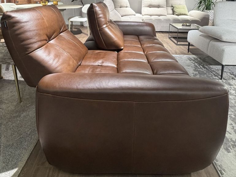 Диван итальянский двухместный кожаный Nicolettihome Esprit W222 с шагающей спинкой, коньяк - вид сбоку