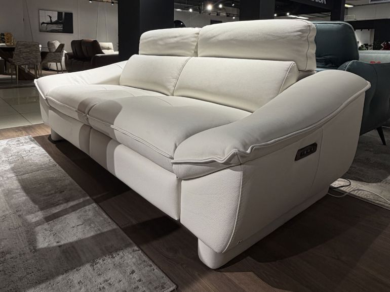 Диван итальянский кожаный Nicolettihome Aventura W216 с двумя реклайнерами, молочный