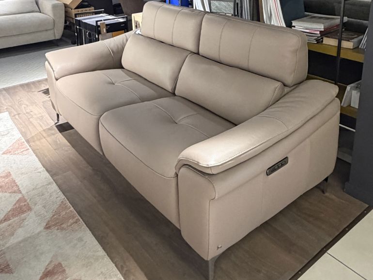 Диван итальянский кожаный Nicolettihome Glendale W208 с двумя реклайнерами, капучино