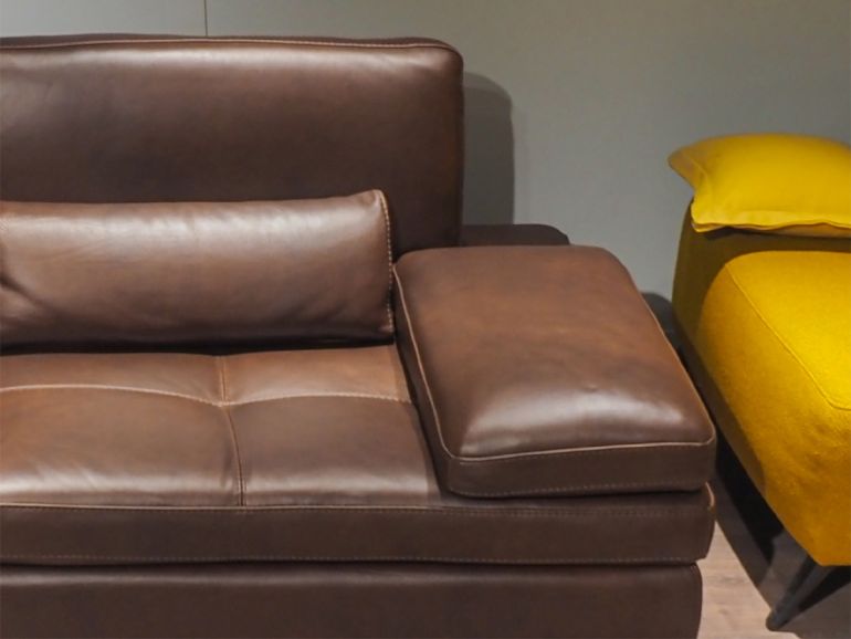 Диван итальянский кожаный Nicolettihome Serena W226 коричневый двухместный