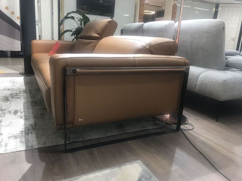 Диван итальянский Nicolettihome Bamboo - кожаный коричневый двухместный, вид с правого угла