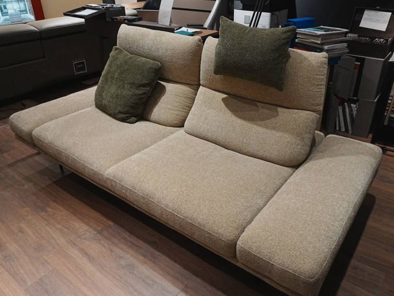 Диван итальянский Nicolettihome Chamonix - светло - серый двухместный