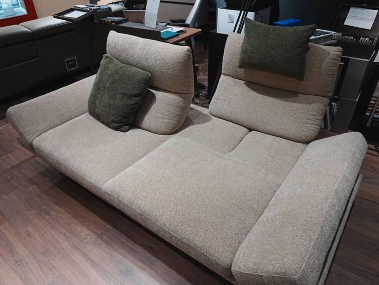Диван итальянский Nicolettihome Chamonix - светло - серый двухместный