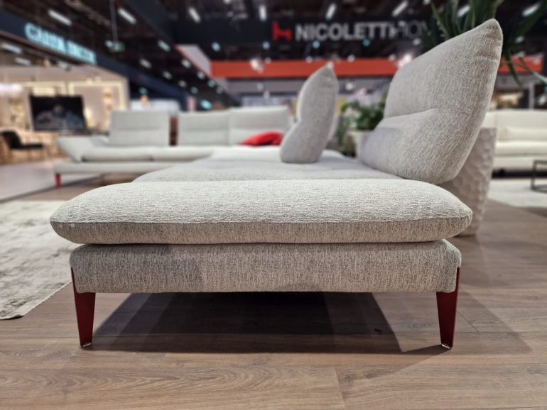 Диван итальянский Nicolettihome Monnalisa W236 светло-серый двухместный - вид сбоку
