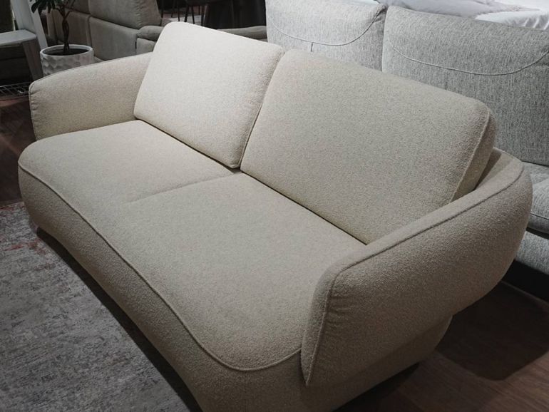 Диван итальянский Nicolettihome Moon W208 бежевый двухместный