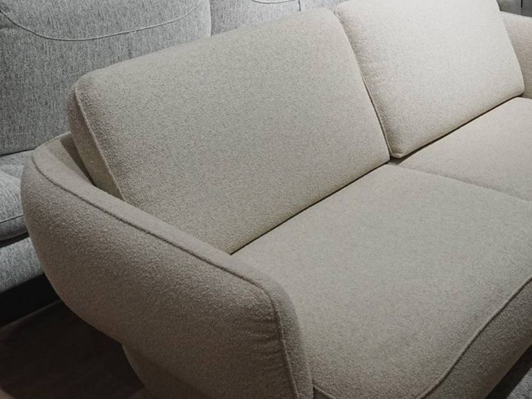 Диван итальянский Nicolettihome Moon W208 бежевый двухместный