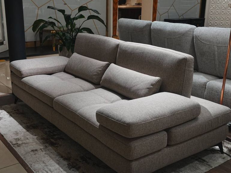 Диван итальянский Nicolettihome Serena W226 бежевый двухместный