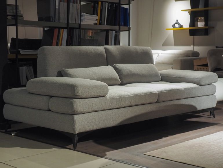 Диван итальянский Nicolettihome Serena W226 бежевый двухместный