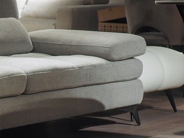 Диван итальянский Nicolettihome Serena W226 бежевый двухместный