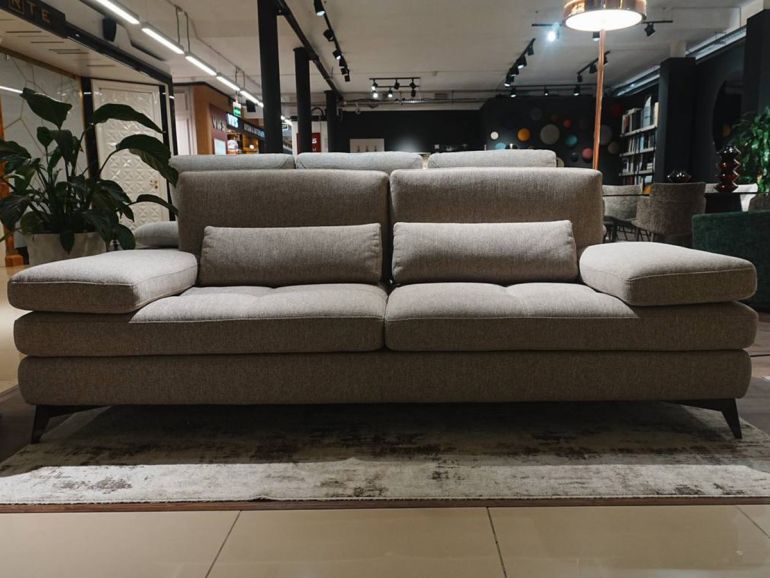 Диван итальянский Nicolettihome Serena W226 бежевый двухместный - вид спереди