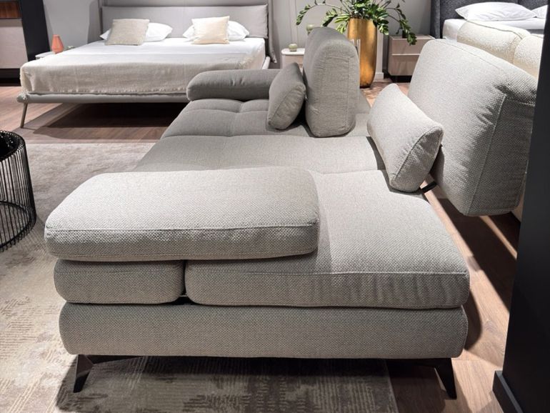 Диван итальянский Nicolettihome Serena W226 рогожка светло-серый двухместный - с разложенной спинкой