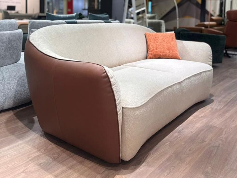Диван итальянский с кожаной спинкой Nicolettihome Eris W210 бежевый/коричневый двухместный - вид с левого угла