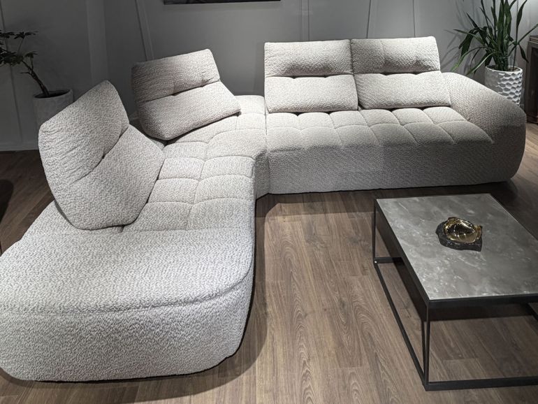 Диван итальянский угловой Nicolettihome Esprit W313 с шагающей спинкой, бежевый - вид с левого угла