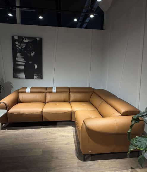 Диван итальянский угловой Nicolettihome Richmond W328 с двумя реклайнерами, кэмел