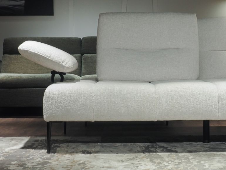Диван итальянский угловой Nicolettihome Soul W307 белый - с разложенным подлокотником