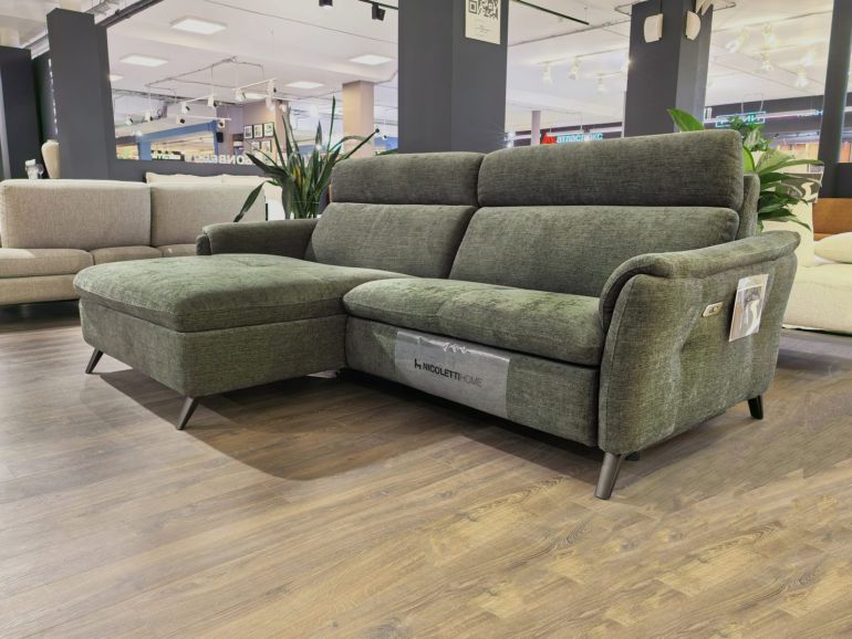 Диван итальянский угловой с реклайнером Nicolettihome Falabella W255 зеленый