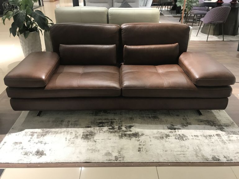 Диван итальянский Nicolettihome Serena - кожаный, коричневый, прямой, двухместный  -  вид спереди
