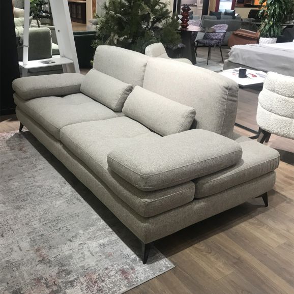 Диван итальянский Nicolettihome Serena - прямой, 2 - местный, ткань, бежевый  -  вид в три четверти