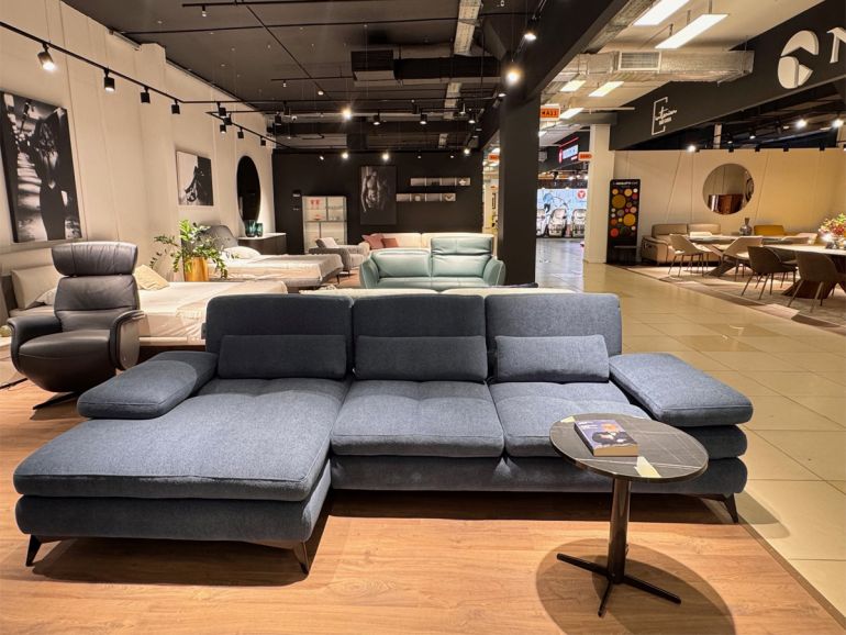 Диван итальянский угловой Nicolettihome Serena W293 рогожка синий - в салоне