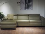 Диван угловой кожаный с 1 реклайнером Louise W281 зеленый