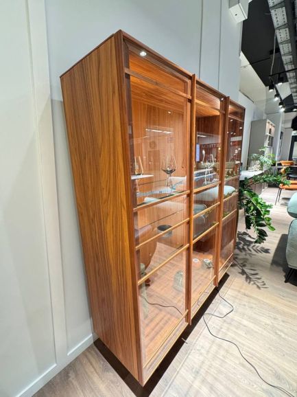 Витрина с подсветкой Modesign York шпон ореха